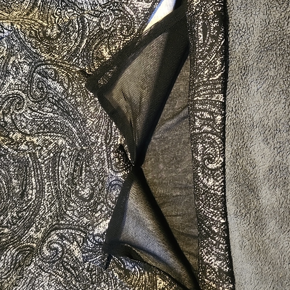 Michael Kors brand skirt. Size 8 - Picture 4 of 5